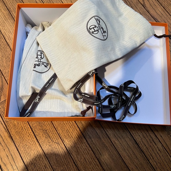 Hermes women’s shoe box - Picture 2 of 2